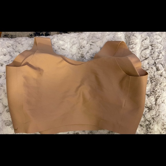 NIB VICTORIA’S SECRET UNLINED LIGHT WEIGHT BRA WITH REMOVABLE PADS - Picture 2 of 6